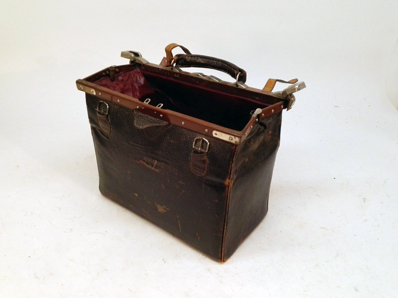 maletin medico cuero metal 23-27x20x38 1u